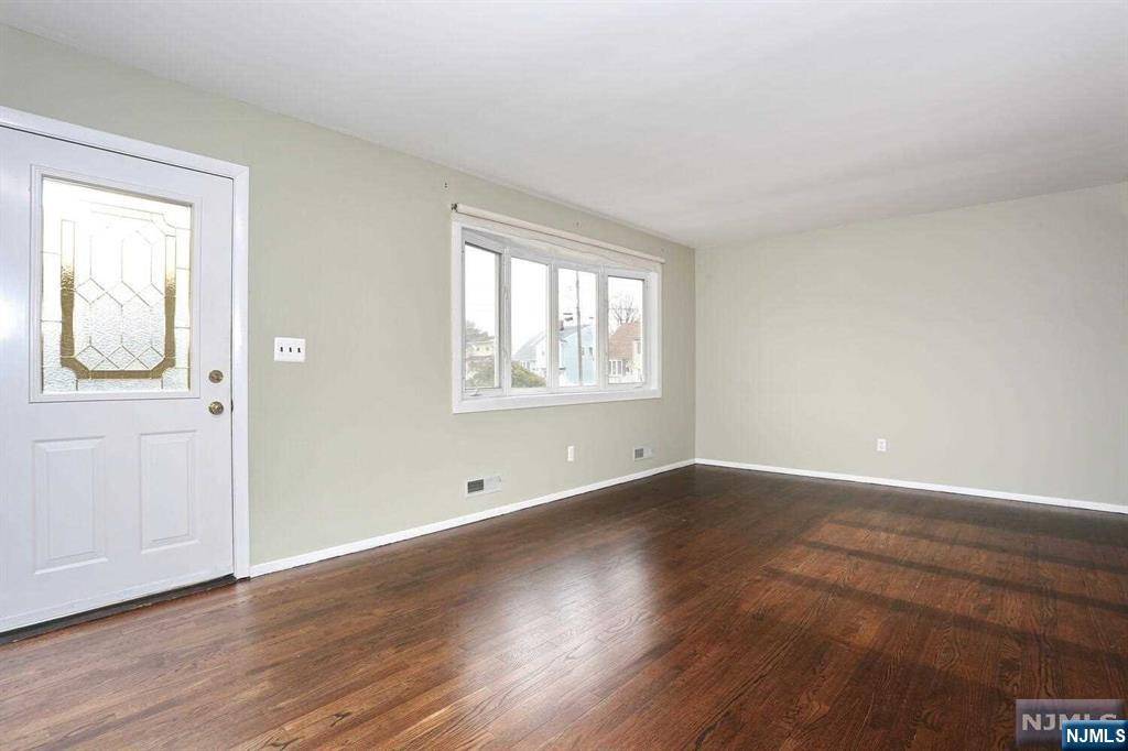Saddle Brook, NJ 07663,435 Van Luyn TER