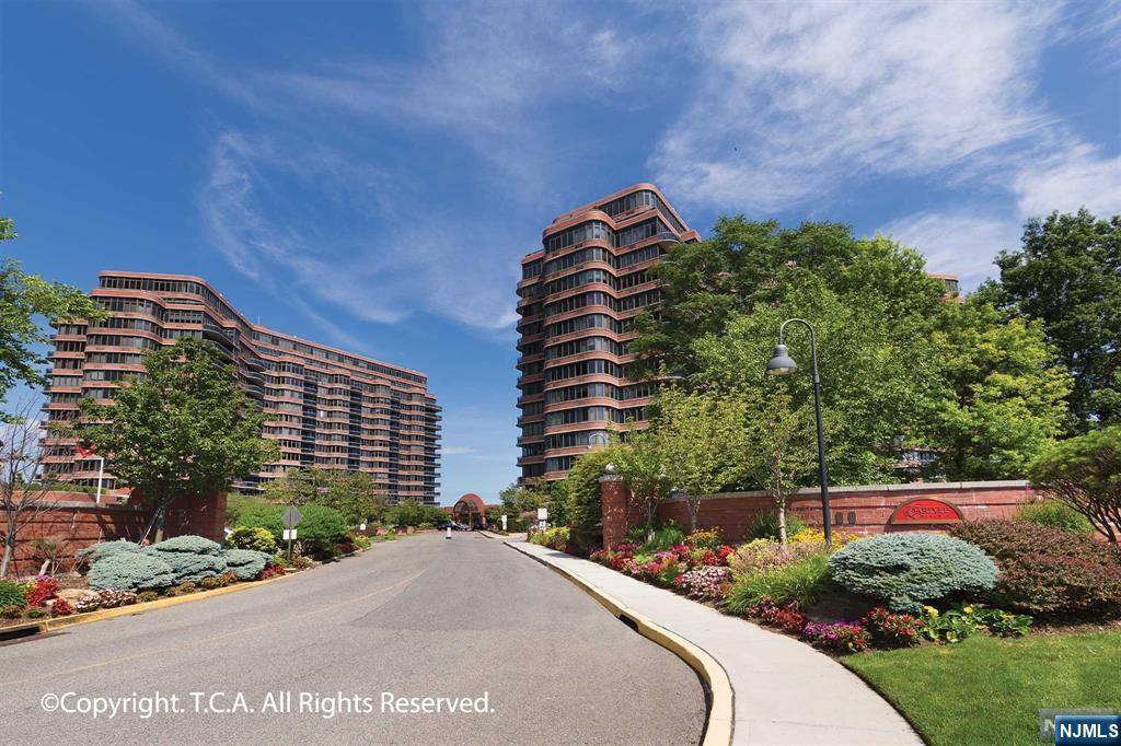 Cliffside Park, NJ 07010,100 Carlyle DR #9G-N