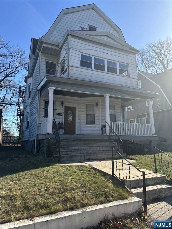 East Orange, NJ 07018,2 Hawthorne PL