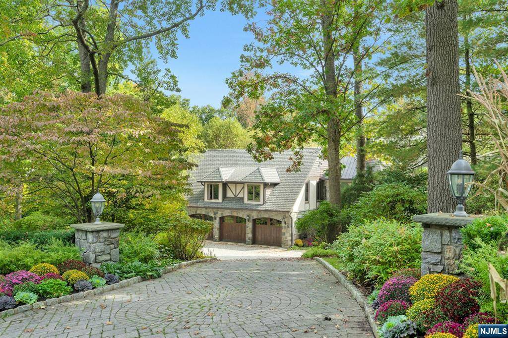 Franklin Lakes, NJ 07417,307 Freemans LN