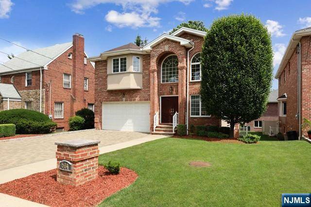 Ridgefield, NJ 07657,604 Abbott AVE