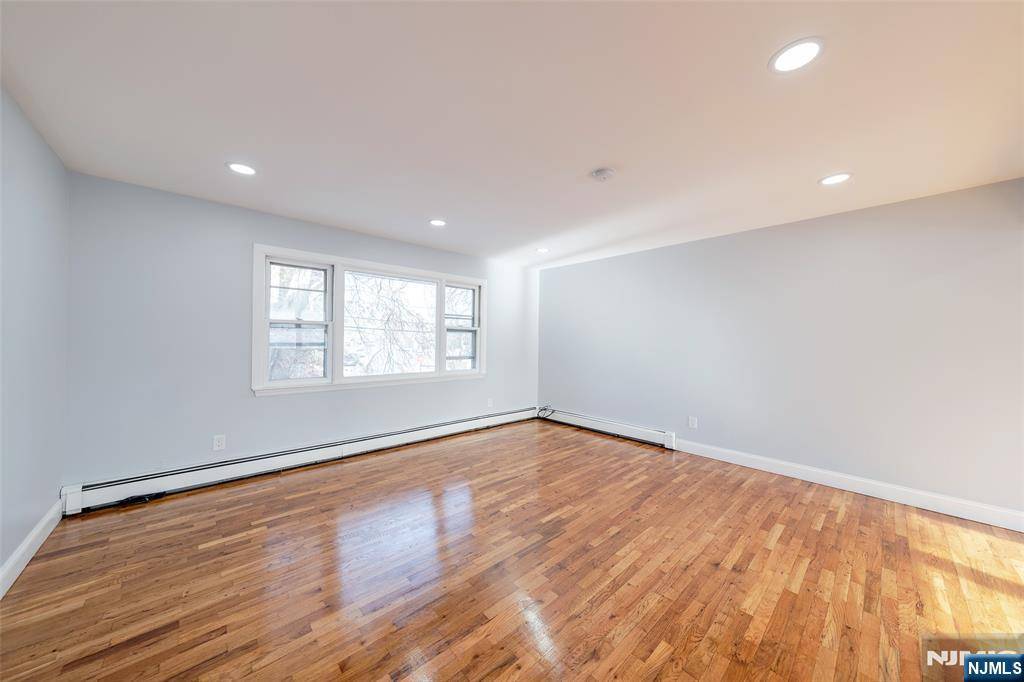South Hackensack, NJ 07606,85 Grove ST