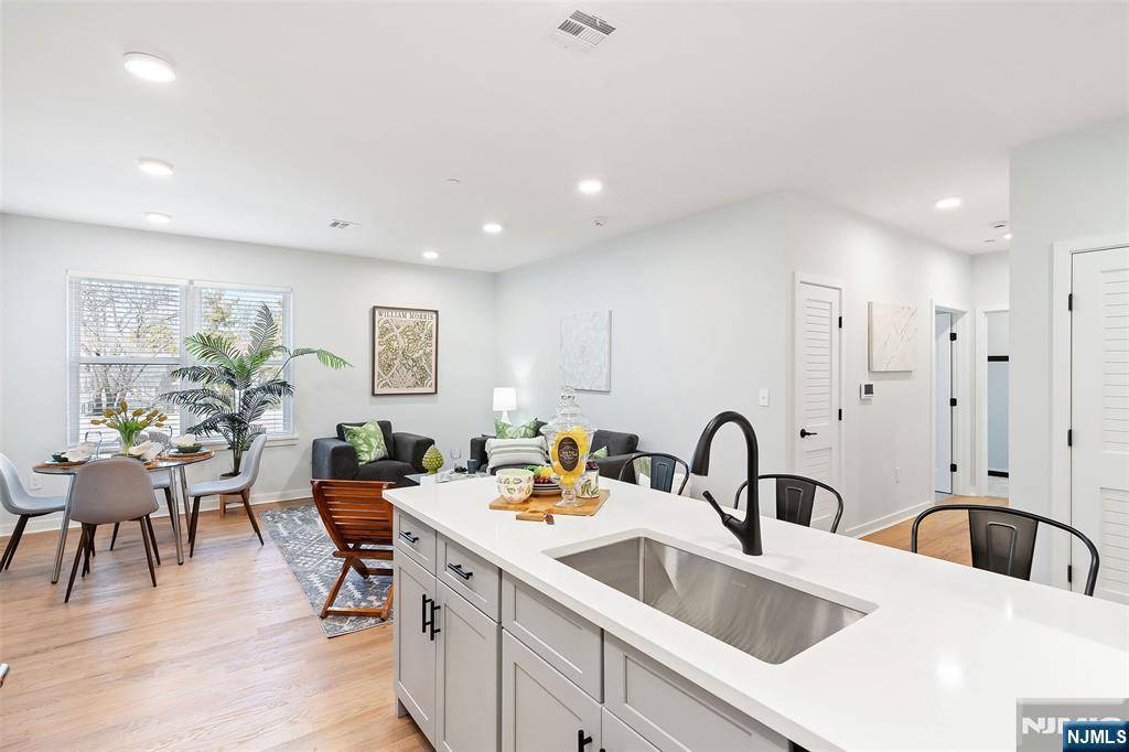 Bloomfield, NJ 07003,660 Bloomfield AVE #403