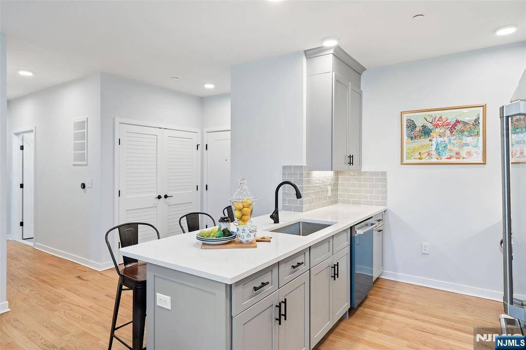 Bloomfield, NJ 07003,660 Bloomfield AVE #403