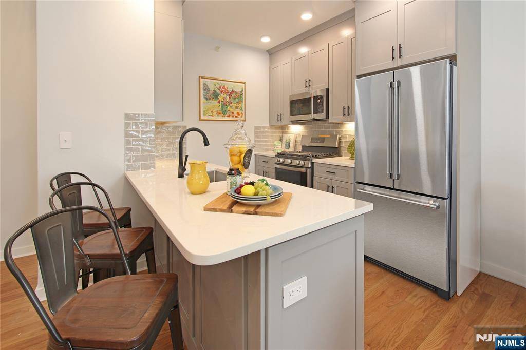 Bloomfield, NJ 07003,660 Bloomfield AVE #405