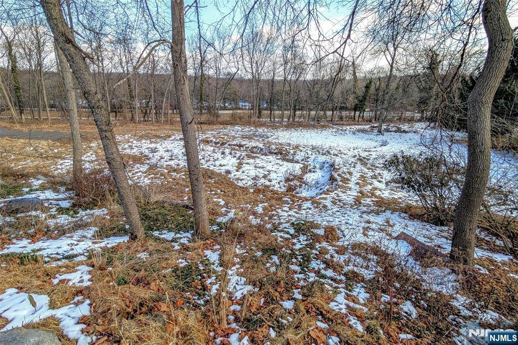 Woodcliff Lake, NJ 07677,100 Overlook DR