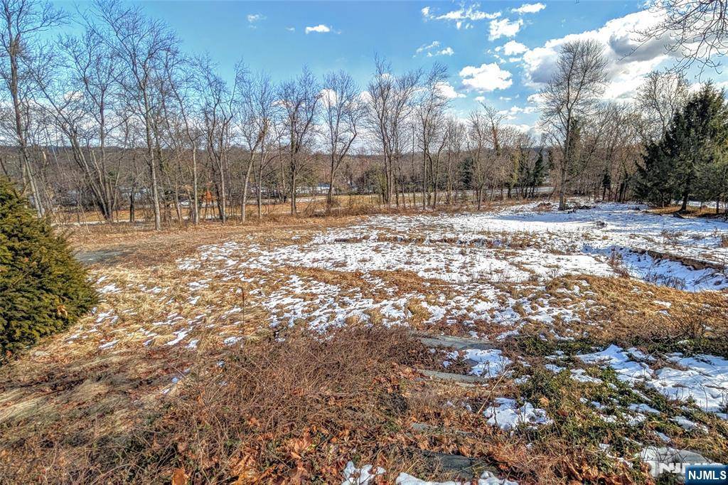 Woodcliff Lake, NJ 07677,100 Overlook DR