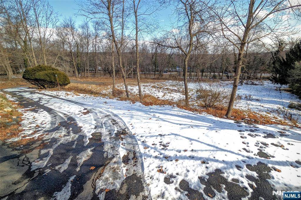 Woodcliff Lake, NJ 07677,100 Overlook DR