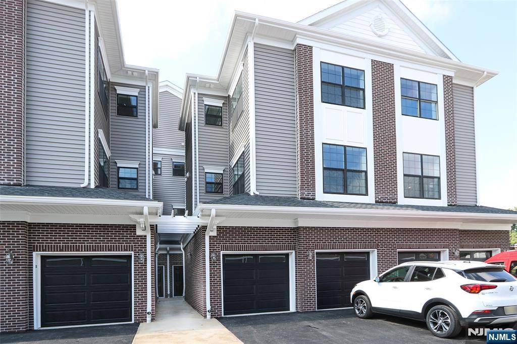 Little Falls, NJ 07424,8 Harvest WAY