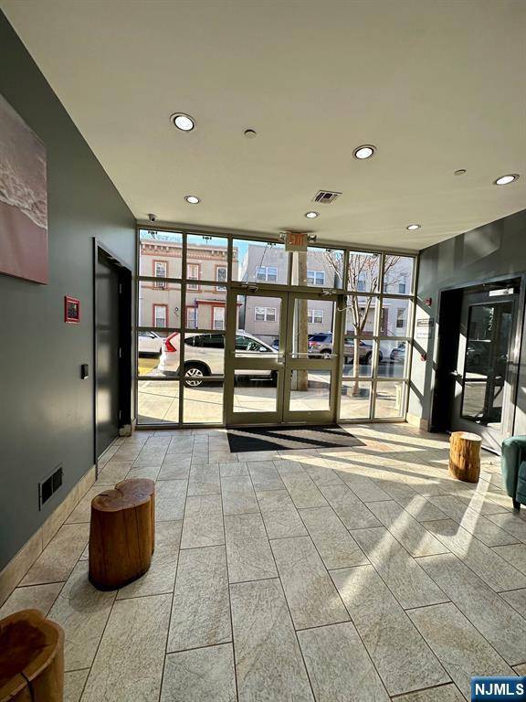 Guttenberg, NJ 07093,428 68th ST #213