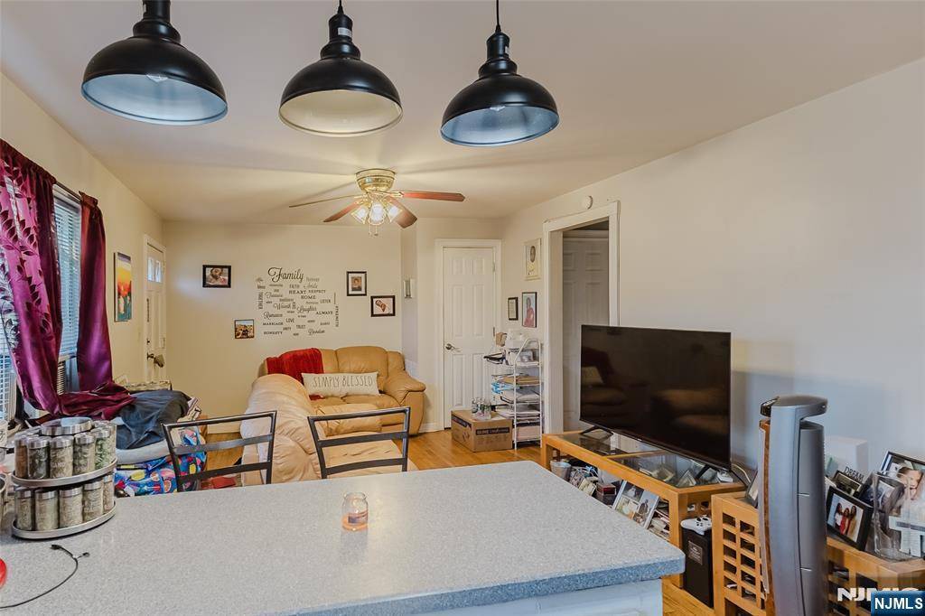 Hackensack, NJ 07601,418 Esplanade #5