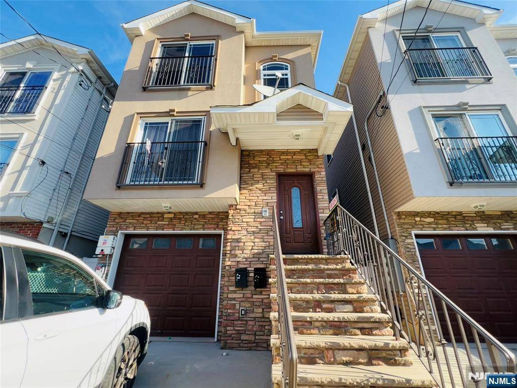 Elizabeth, NJ 07206,327 S Park