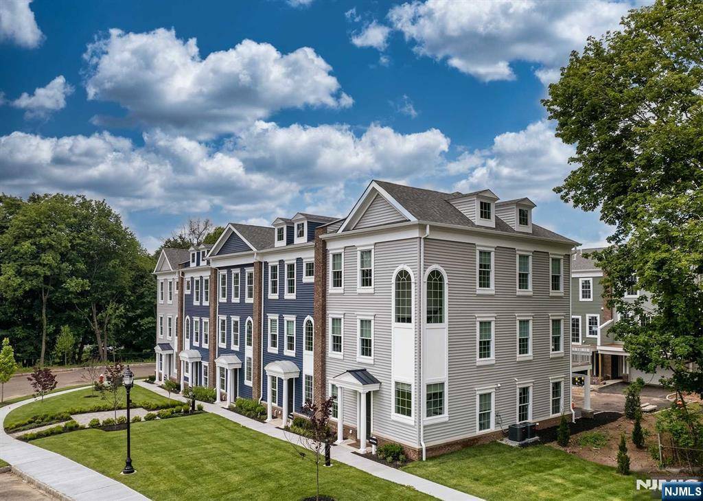Teaneck, NJ 07666,14 Parkside LN