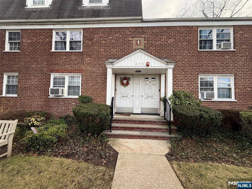 Englewood, NJ 07631,275 Grand AVE #15B