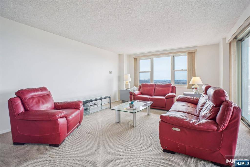 Fort Lee, NJ 07024,555 North AVE #17R