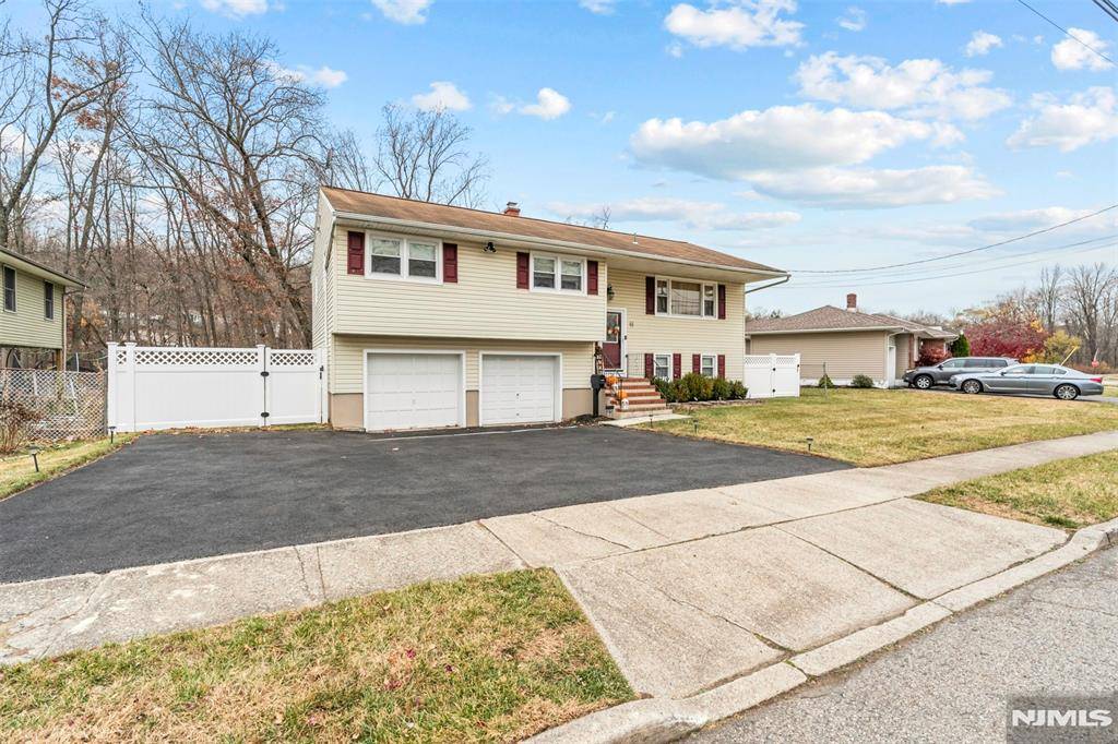 Bloomingdale, NJ 07403,61 Charles ST