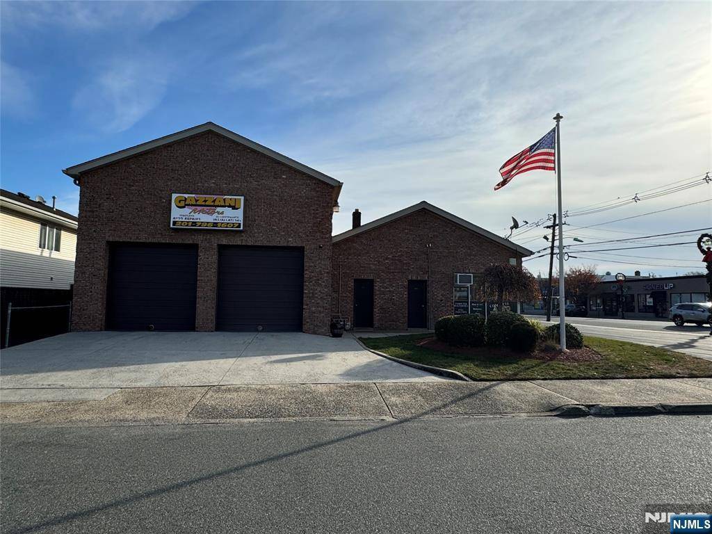 Elmwood Park, NJ 07407,215 Market ST