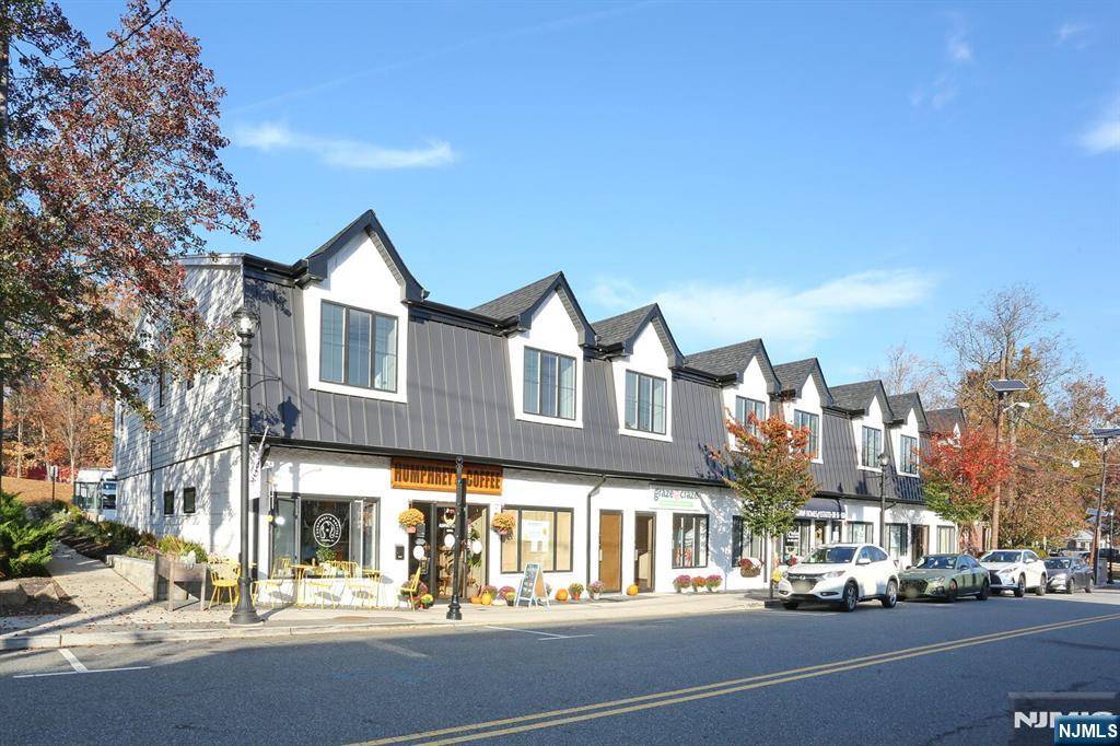 Haworth, NJ 07641,160 Terrace ST #2F