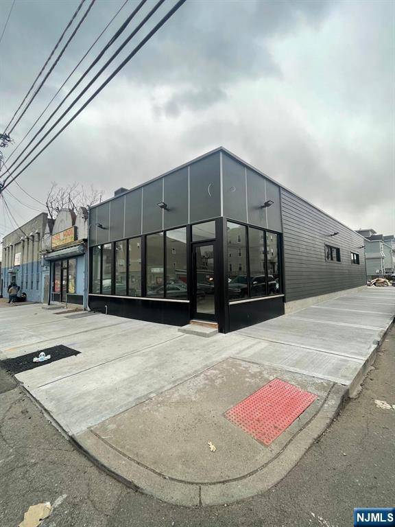 Irvington, NJ 07111,352 16th AVE