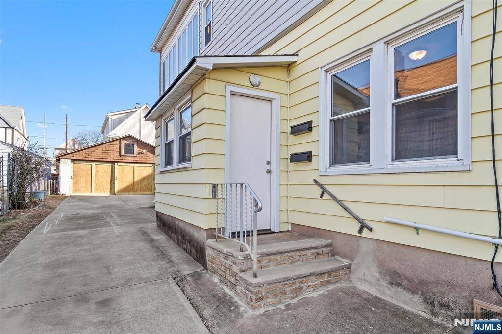 Garfield, NJ 07026,150 Shaw ST #1