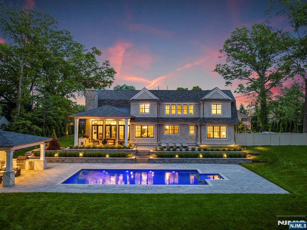 Ridgewood, NJ 07450,396 Knollwood RD