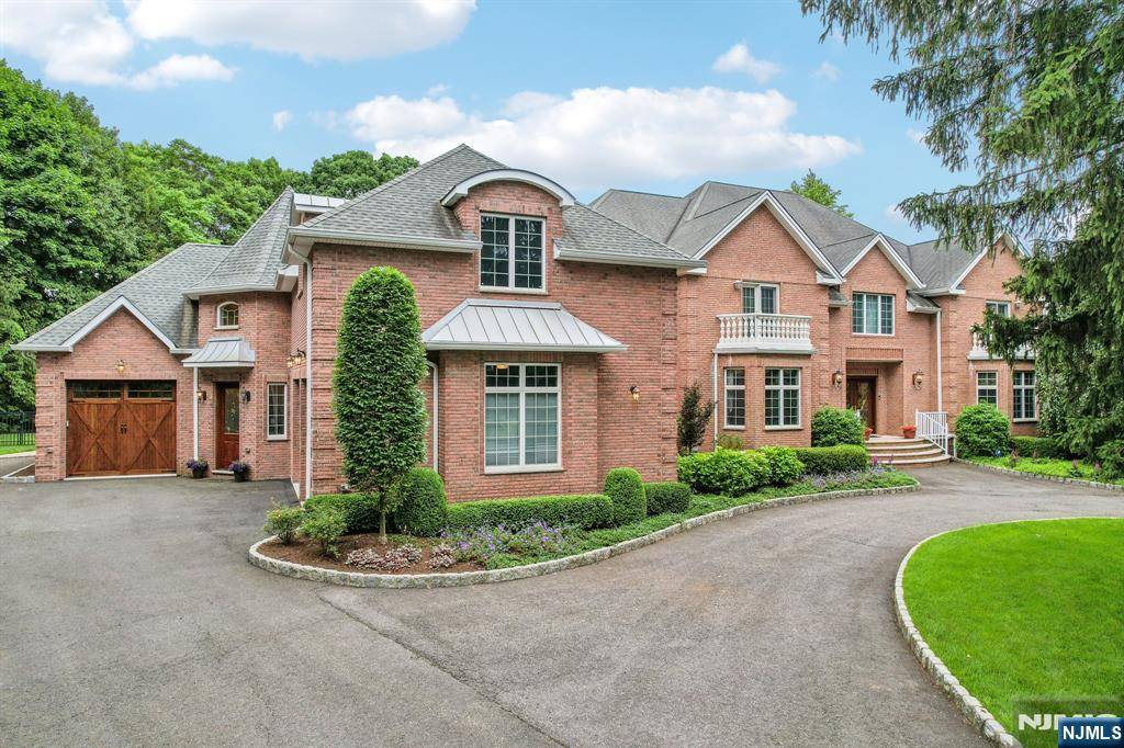 Upper Saddle River, NJ 07458,6 Primrose CT