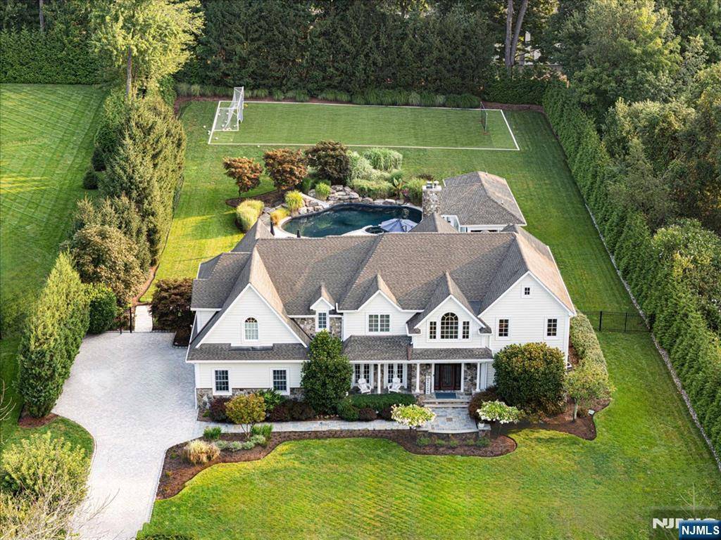 Upper Saddle River, NJ 07458,9 Holly DR