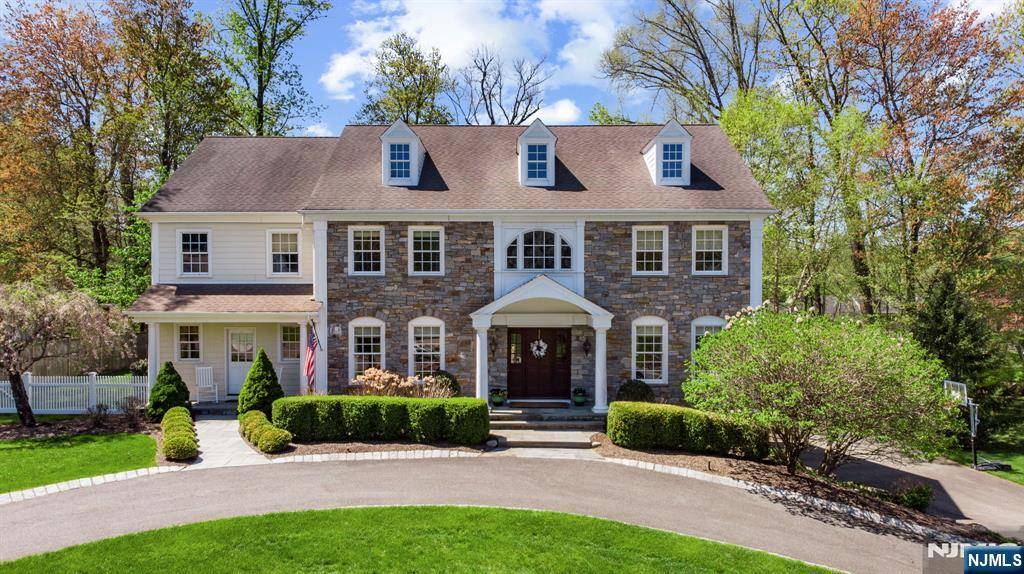 Wyckoff, NJ 07481,27 Howard ST
