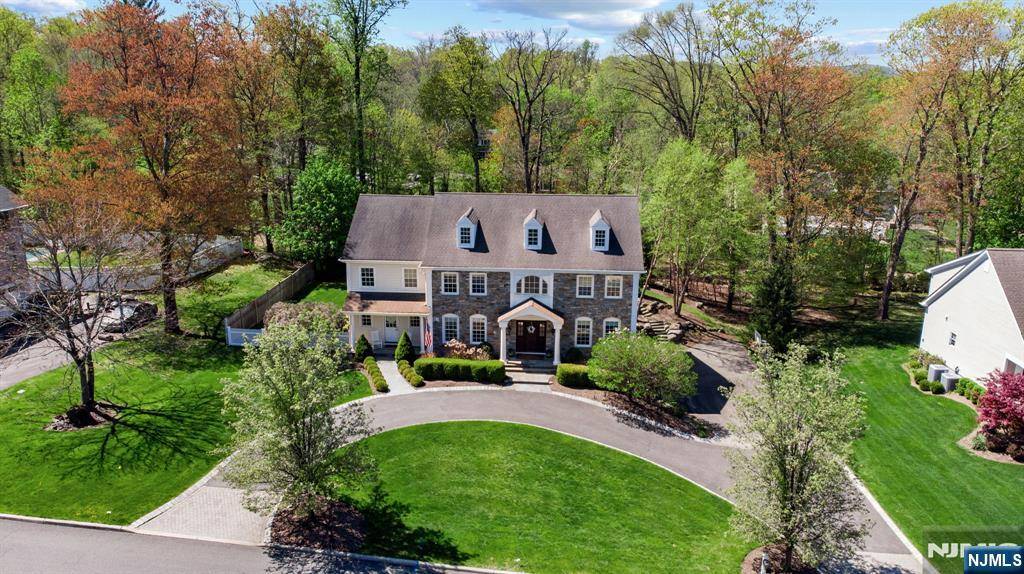 Wyckoff, NJ 07481,27 Howard ST