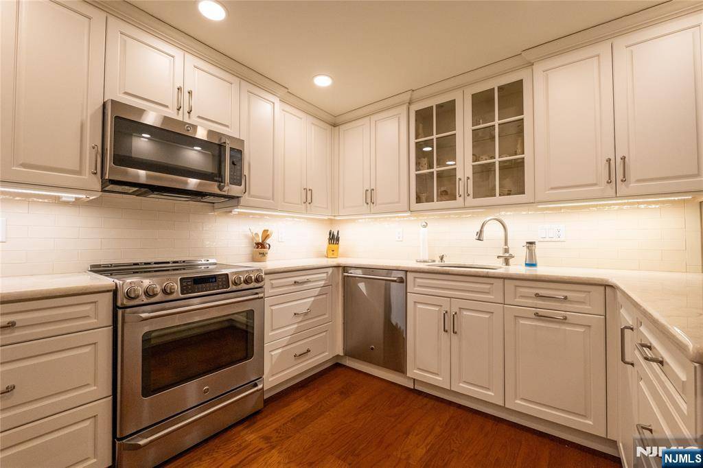 River Vale, NJ 07675,521 Piermont AVE #411A