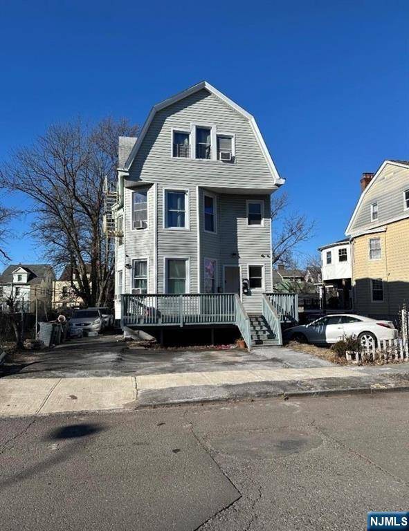 East Orange, NJ 07017,211 Maple AVE
