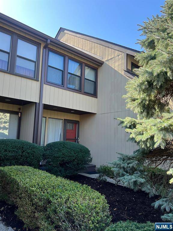 Rutherford, NJ 07070,204 River Oaks DR