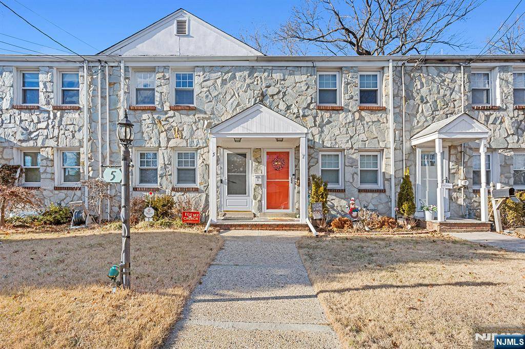Cranford, NJ 07016,5 W End PL