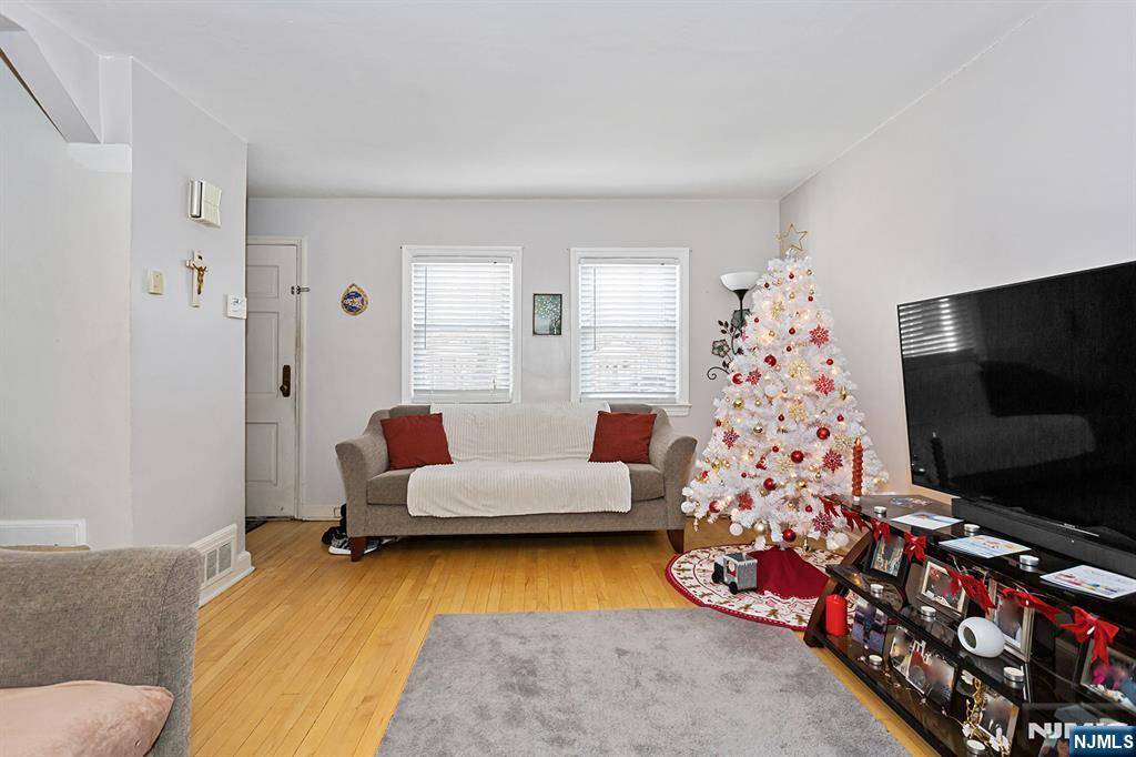 Cranford, NJ 07016,5 W End PL
