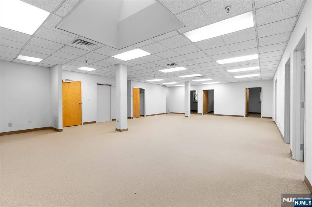 Teaneck, NJ 07666,545 Cedar LN