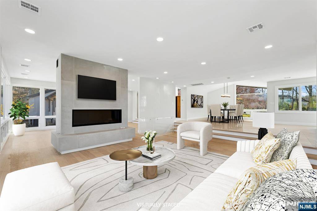Tenafly, NJ 07670,203 Leroy ST