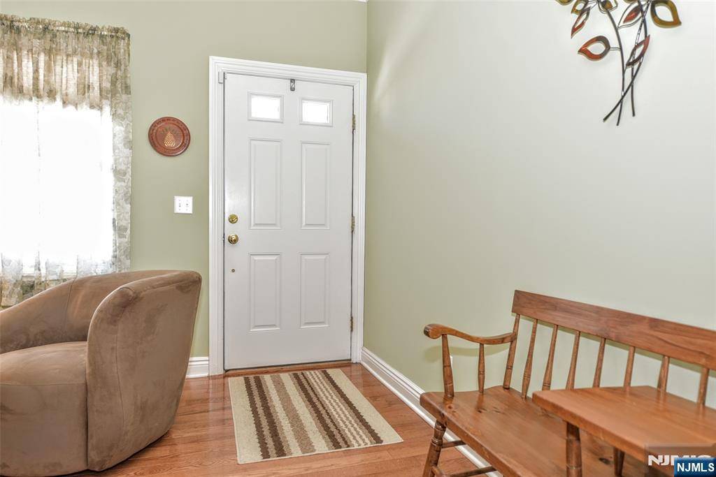 Waldwick, NJ 07463,4 King ST