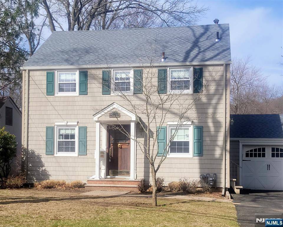Tenafly, NJ 07670,11 Harsen RD