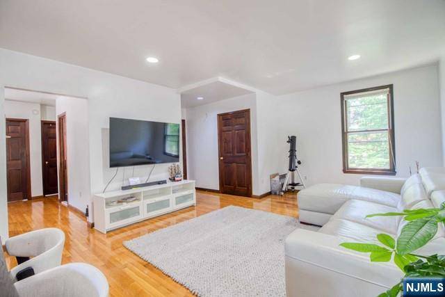 Demarest, NJ 07627,18 Hardenburgh AVE #2nd flo.