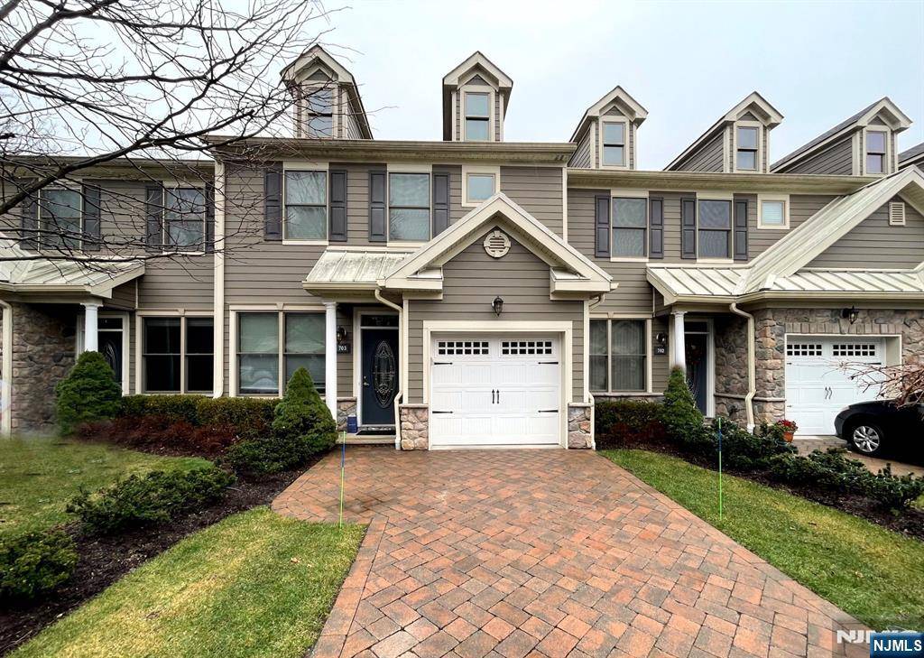 Allendale, NJ 07401,703 Whitney LN #703
