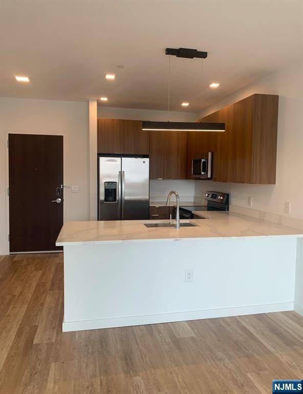 Hackensack, NJ 07601,300 State ST #403