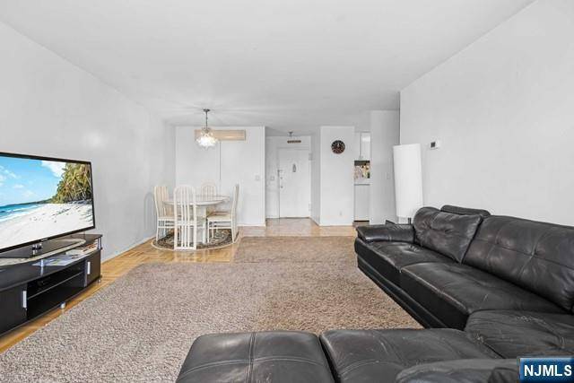 Fort Lee, NJ 07024,2100 Linwood AVE #5T