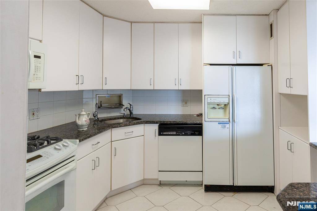 Fort Lee, NJ 07024,555 North AVE #21U