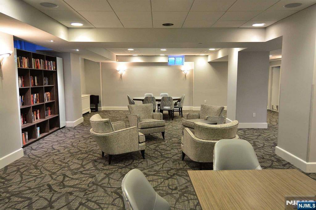 Fort Lee, NJ 07024,2200 N Central RD #15 E