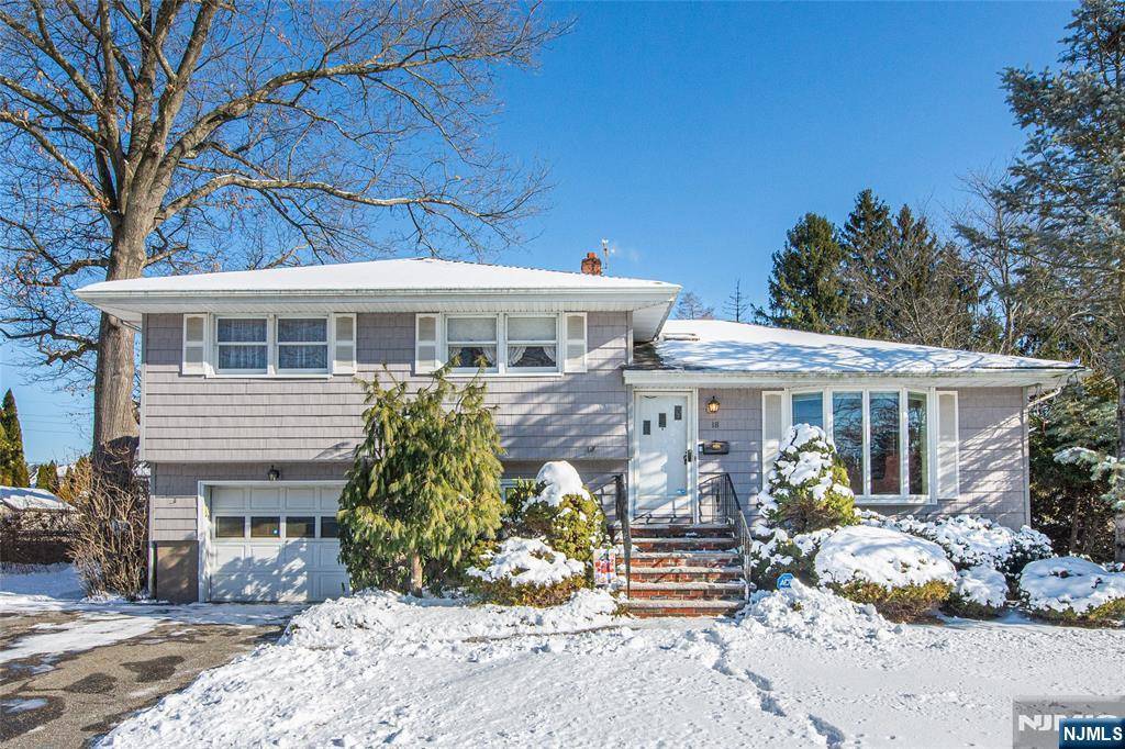Wayne, NJ 07470,18 Oak LN