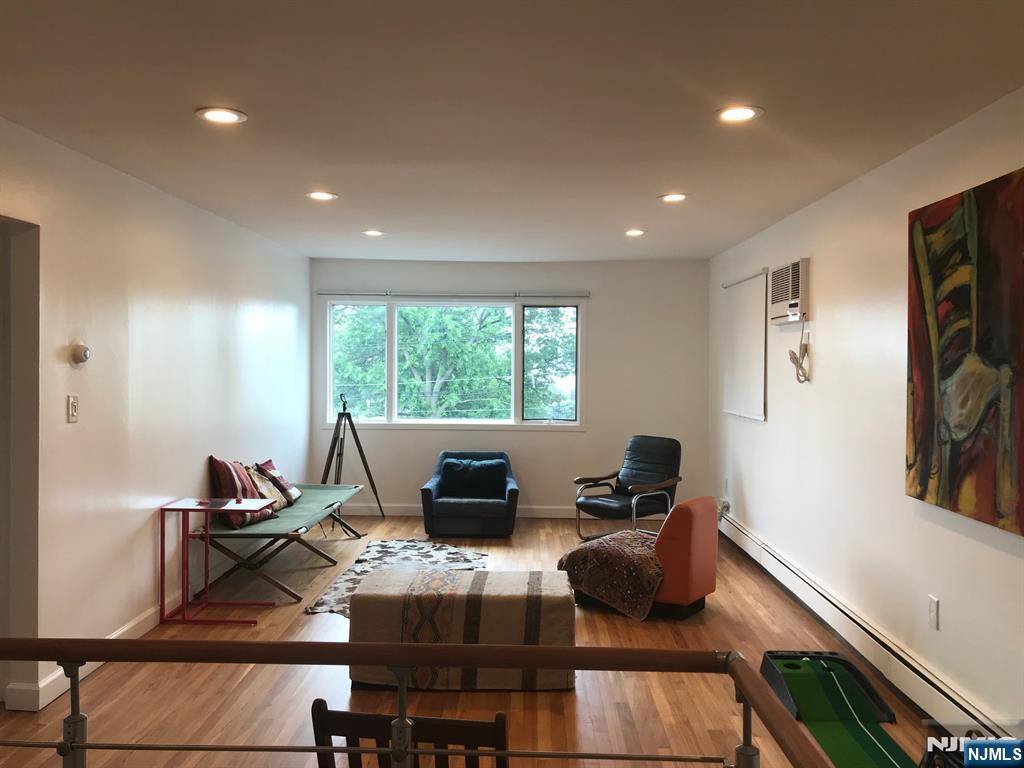 Edgewater, NJ 07020,1160 River RD
