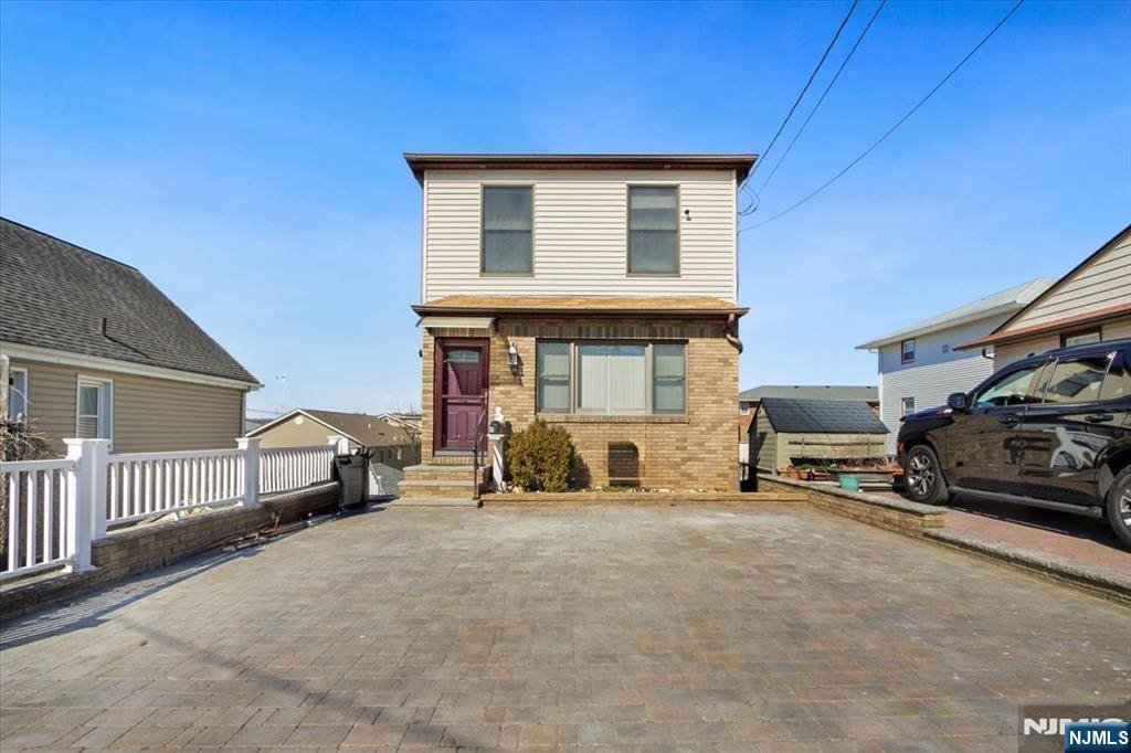 East Rutherford, NJ 07073,7 Franklin PL