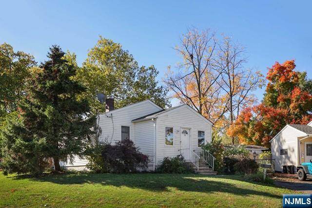 Elmwood Park, NJ 07407,88 Fournier CRES