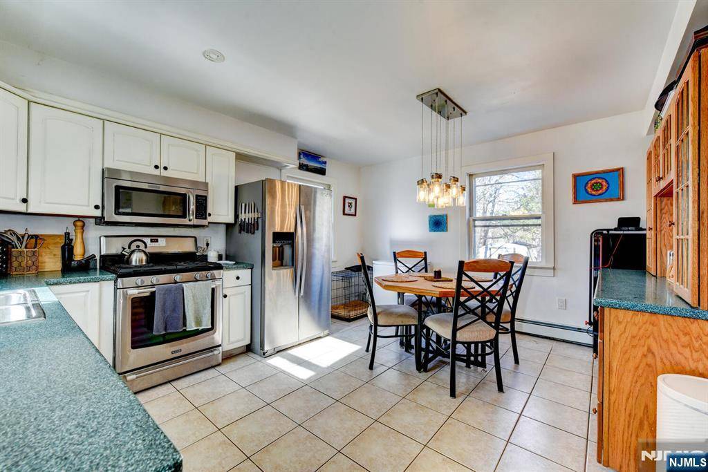 Ringwood, NJ 07456,33 Canterbury RD