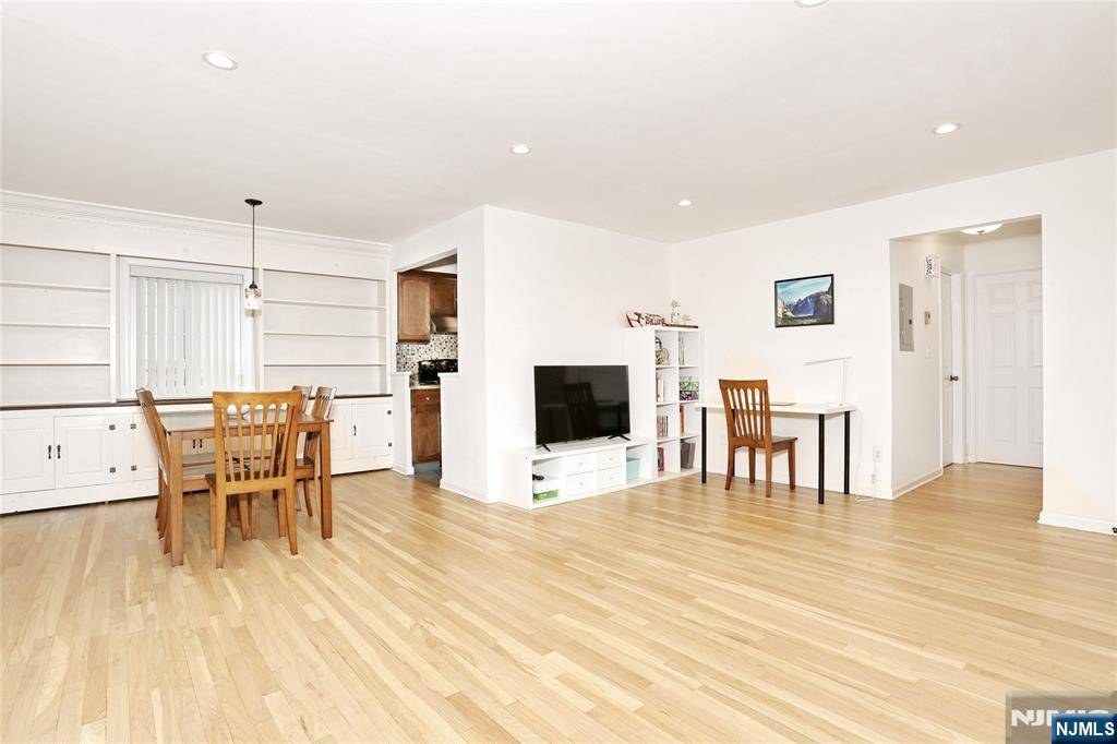 Ridgewood, NJ 07450,27-33 Corsa TER #1A